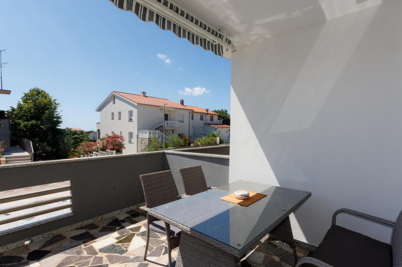 Apartments Lacic Krk Town Exterior photo