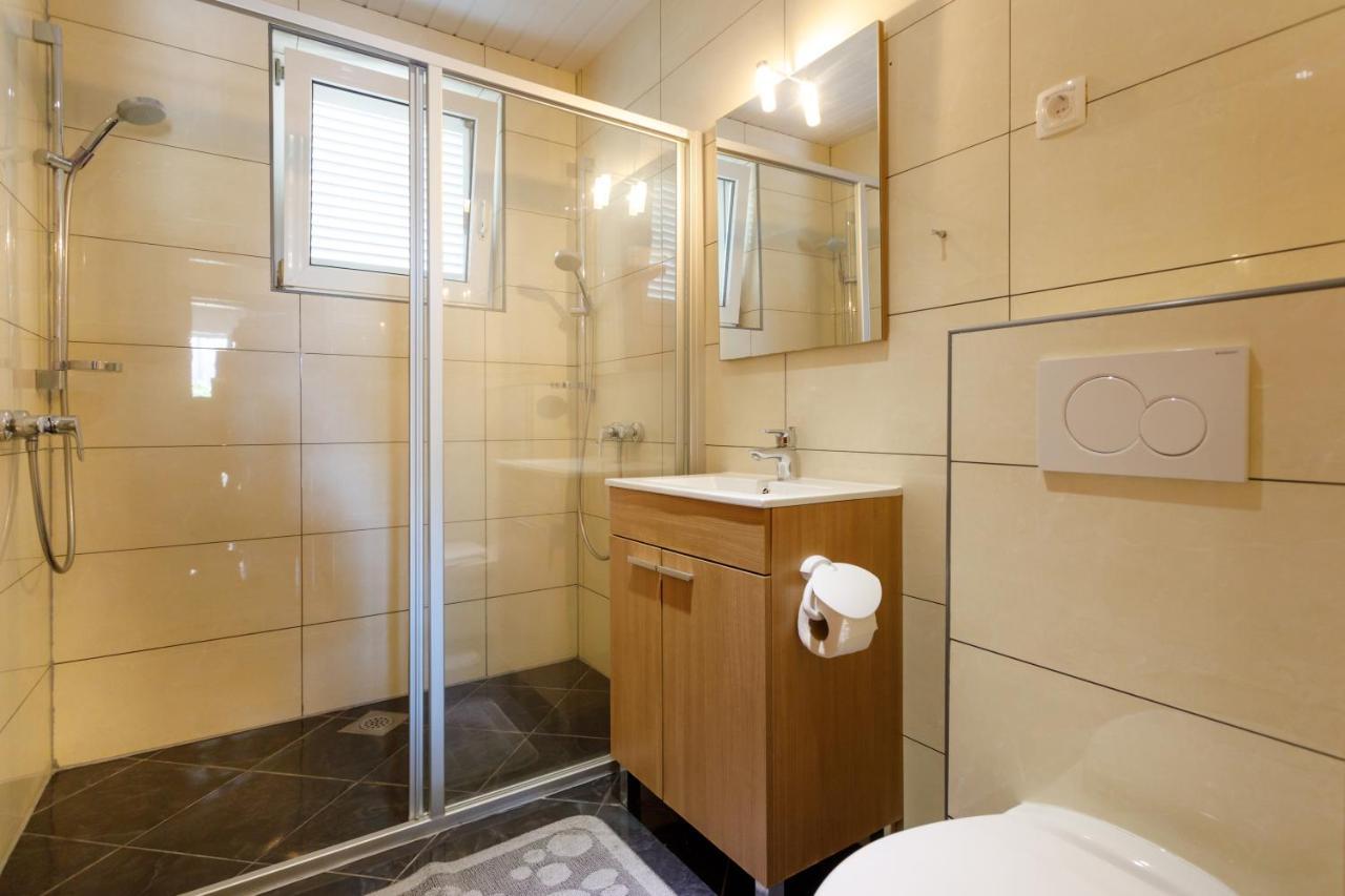 Apartments Lacic Krk Town Exterior photo