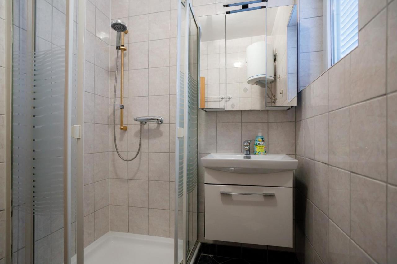 Apartments Lacic Krk Town Exterior photo